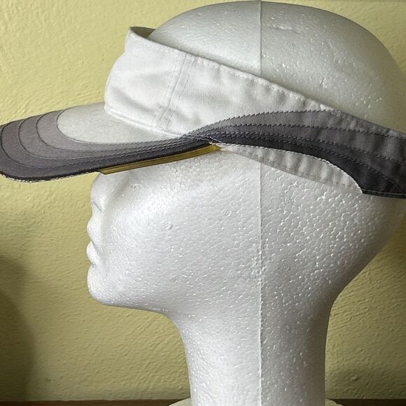 Nike Visor Hat Cap Strapback White/Gray With‎ Red Logo Golfer/Tennis Adult - Picture 2 of 6